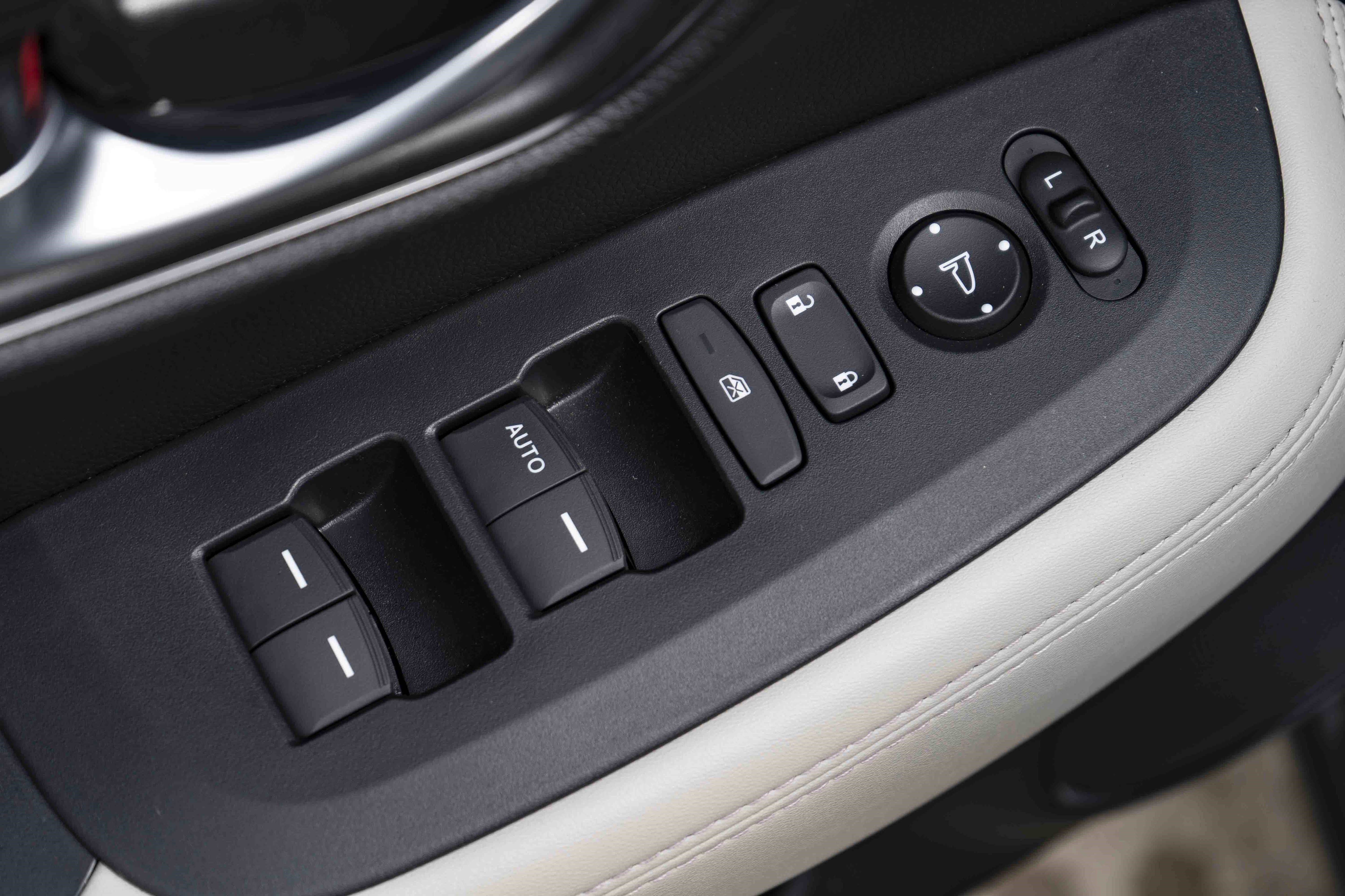 Certified 2026 Honda HR-V LX image 37