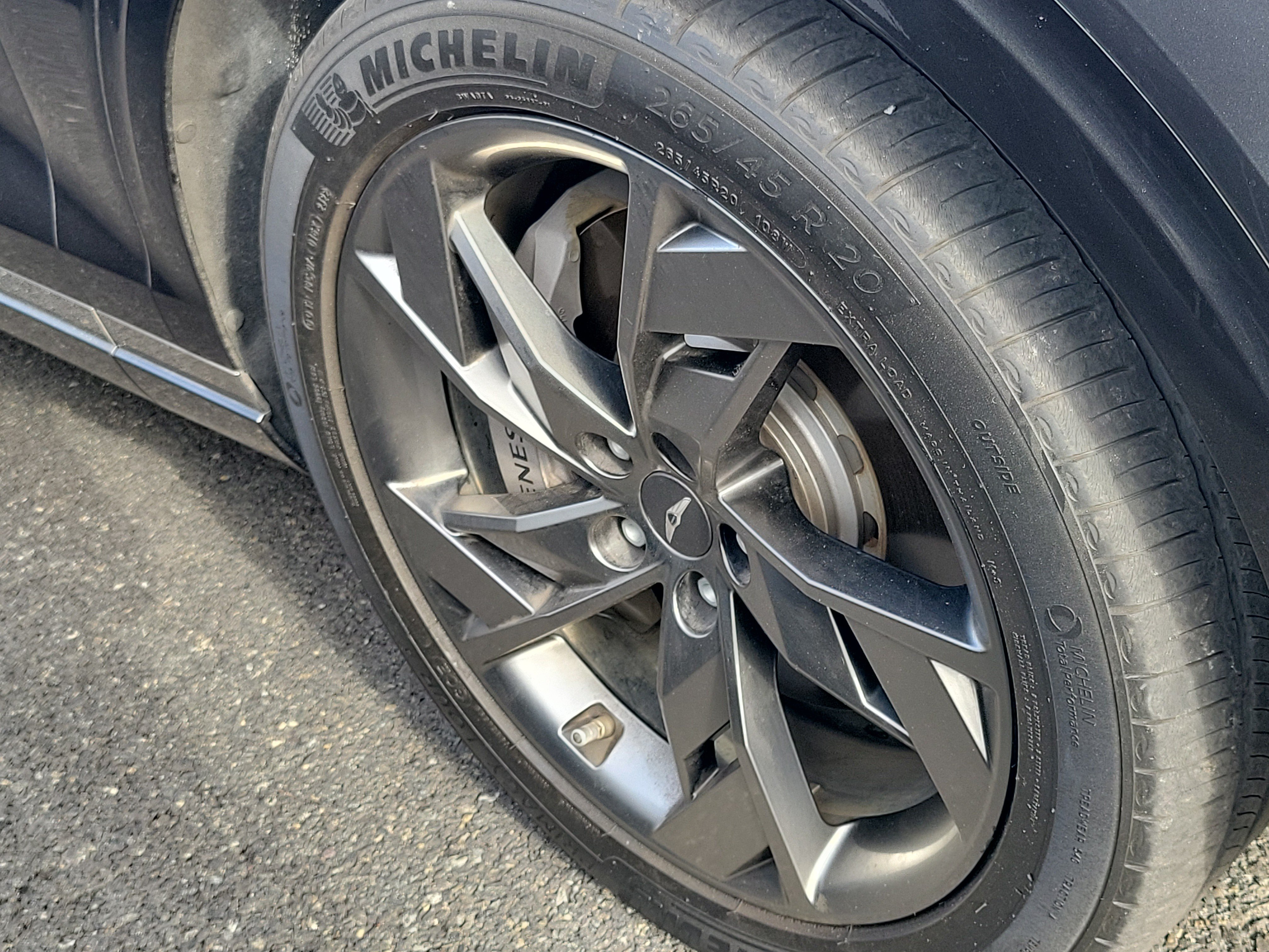 Used 2023 Genesis Electrified GV70 AWD/4WD image 4