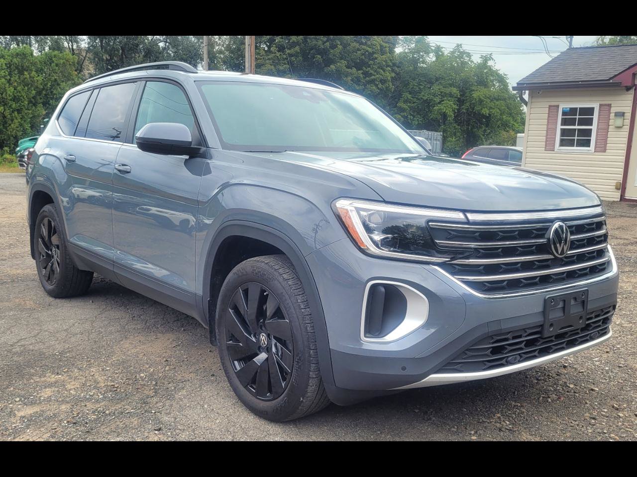 Used 2026 Volkswagen Atlas SE AWD/4WD image 2