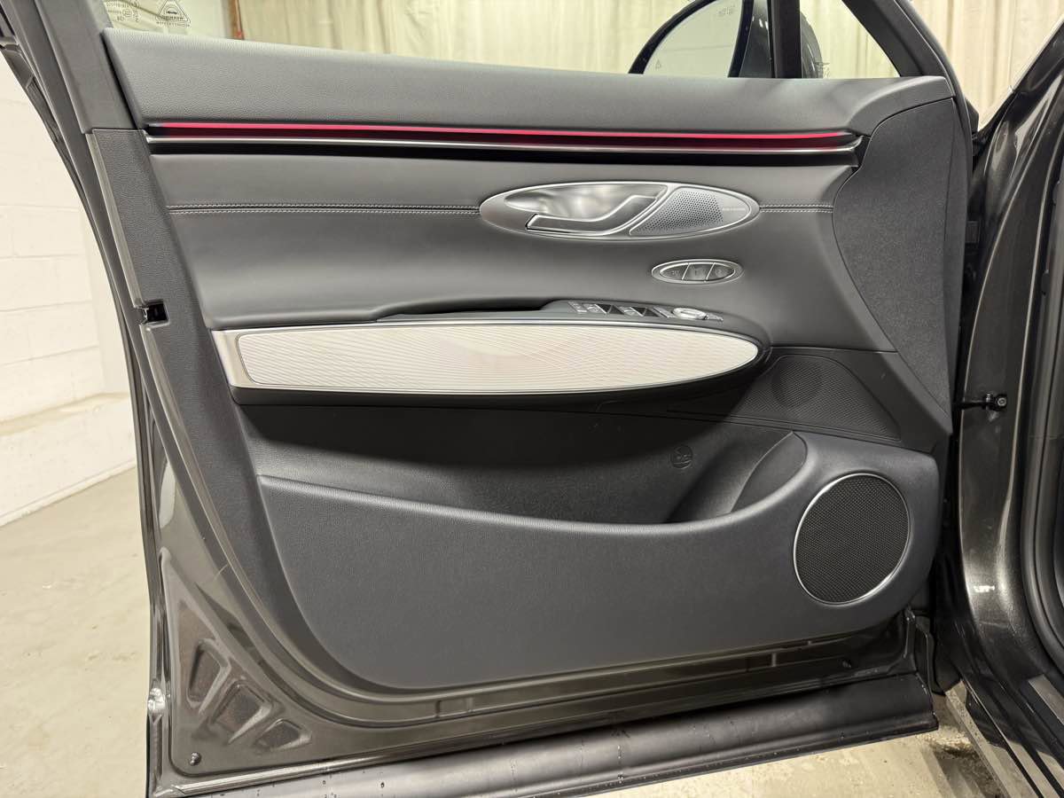 Used 2026 Genesis GV70 2.5T Advanced AWD/4WD image 8