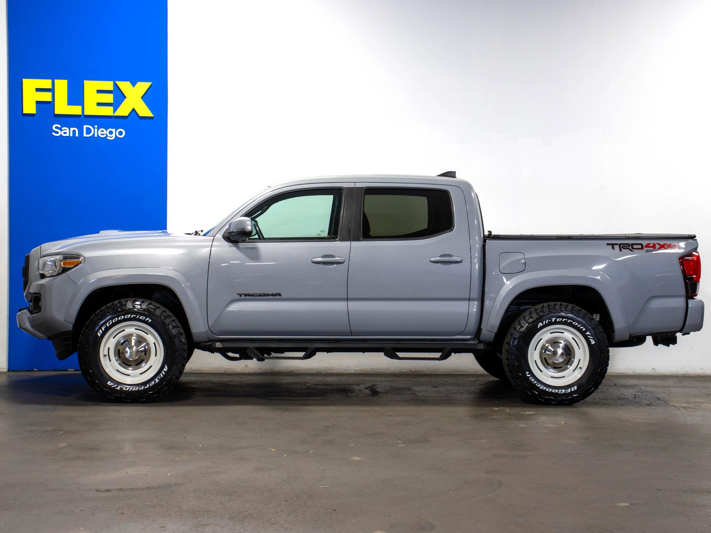 Used 2019 Toyota Tacoma TRD Sport image 2