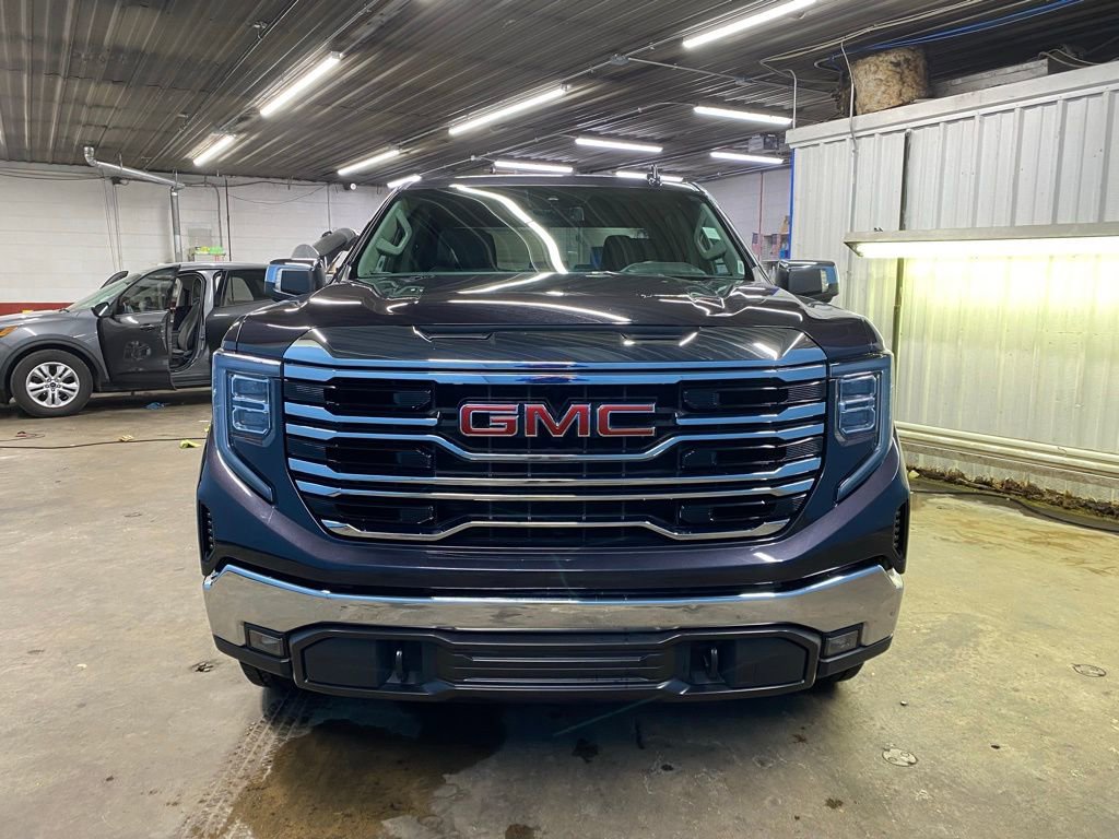 Used 2022 GMC Sierra 1500 SLT w/ SLT Convenience Package AWD/4WD image 4