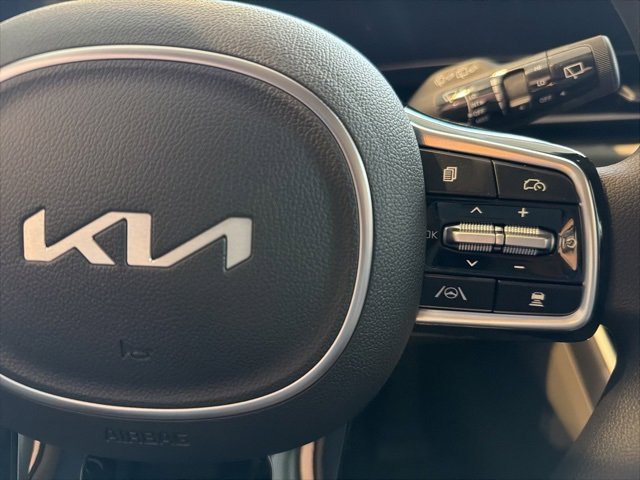 New 2026 Kia Carnival LX image 16