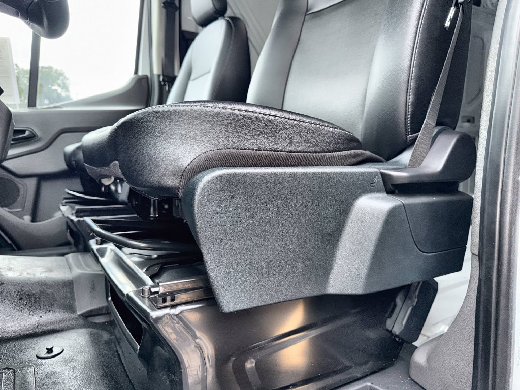Used 2023 Ford E-Transit Medium Roof RWD image 14