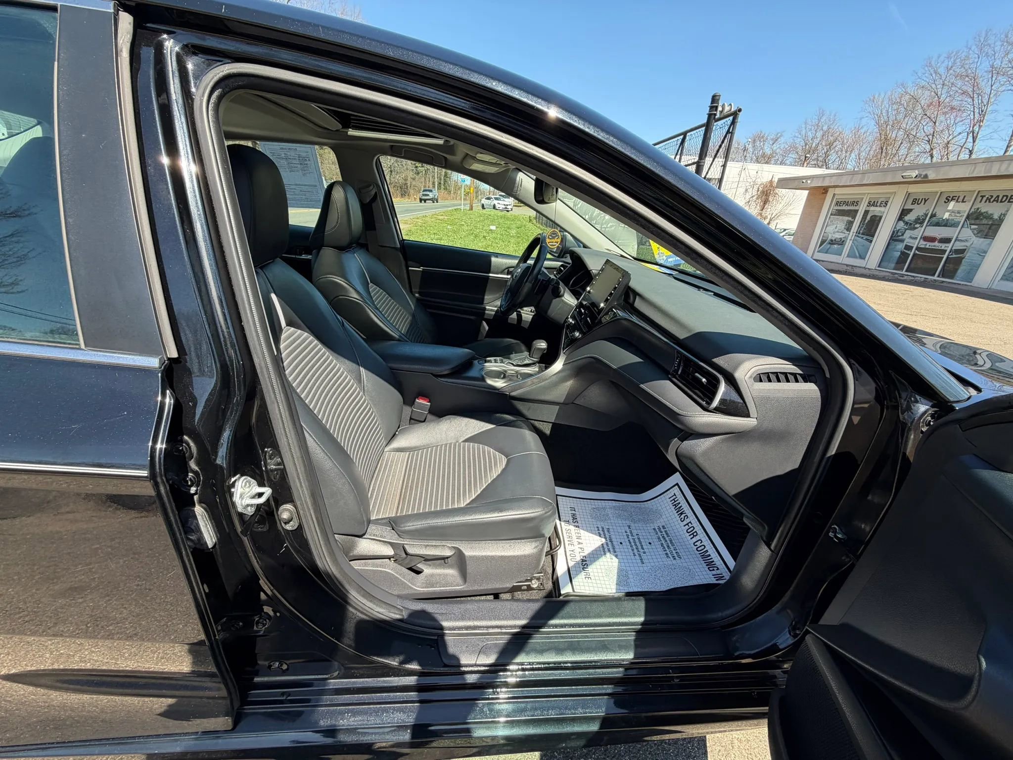 Used 2021 Toyota Camry SE w/ Audio Upgrade Package FWD image 13