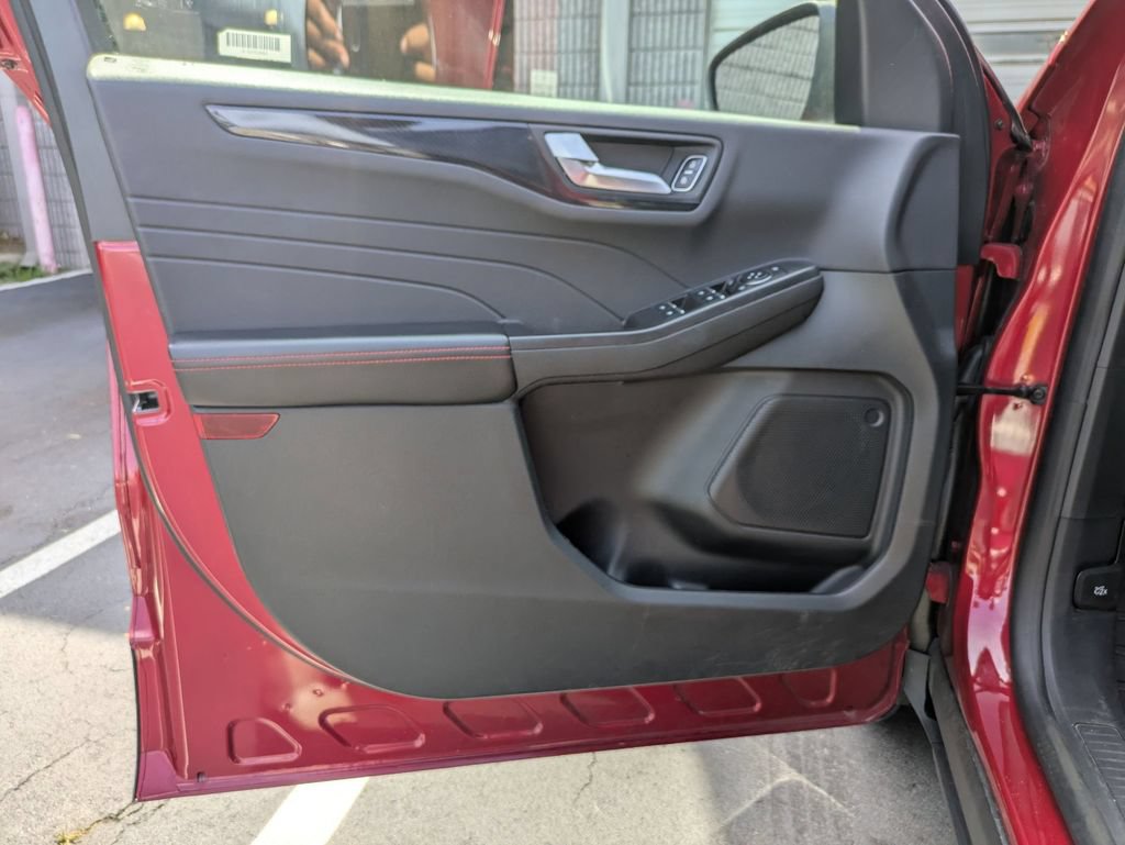 Used 2025 Ford Escape ST-Line FWD image 11