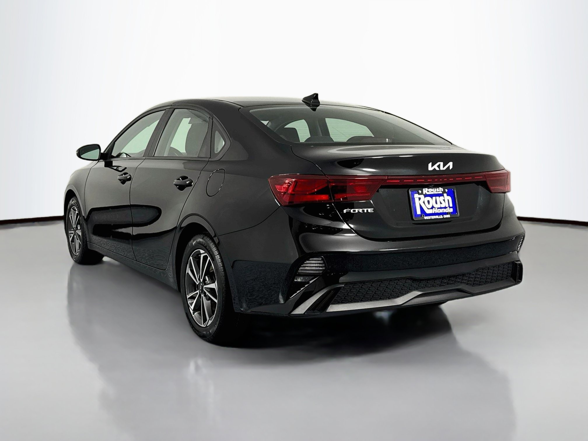 Used 2023 Kia Forte LXS w/ LXS Technology Package FWD image 7