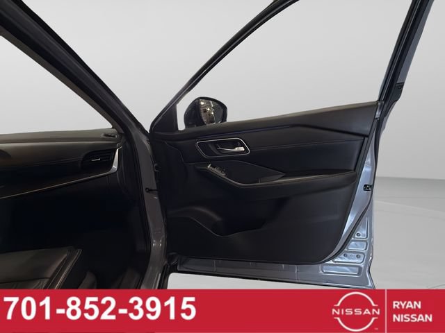 Certified 2025 Nissan Rogue Platinum w/ Tech Package AWD/4WD image 27