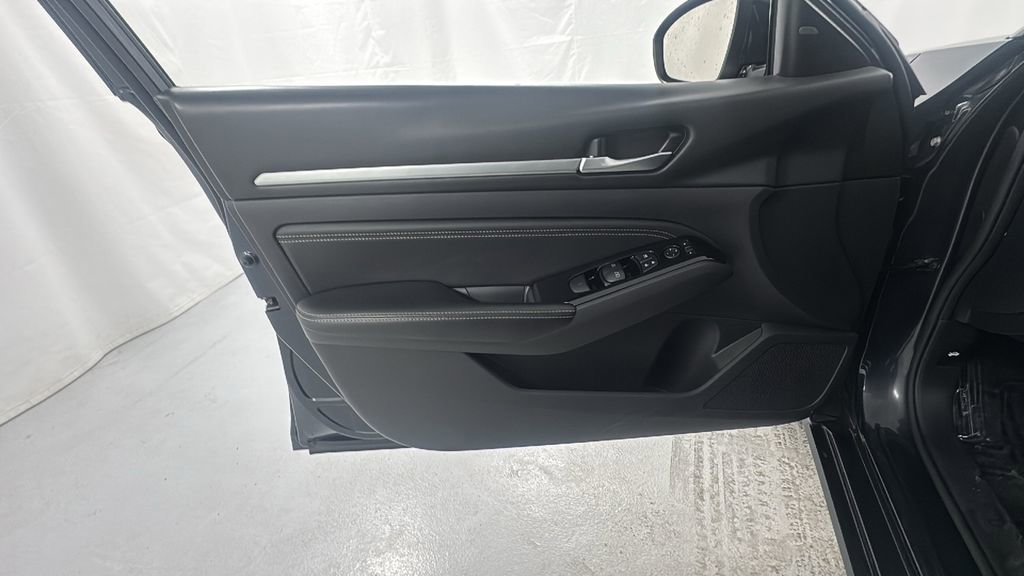 Used 2020 Nissan Altima 2.5 SV image 16