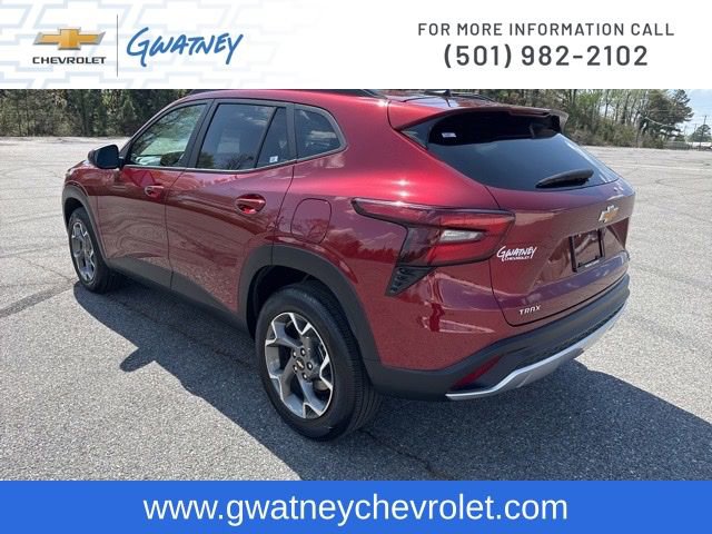 Used 2025 Chevrolet Trax LT w/ LT Convenience Package image 7