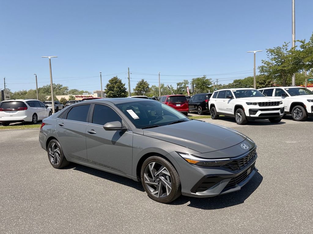 Used 2024 Hyundai Elantra SEL w/ Convenience Package image 1
