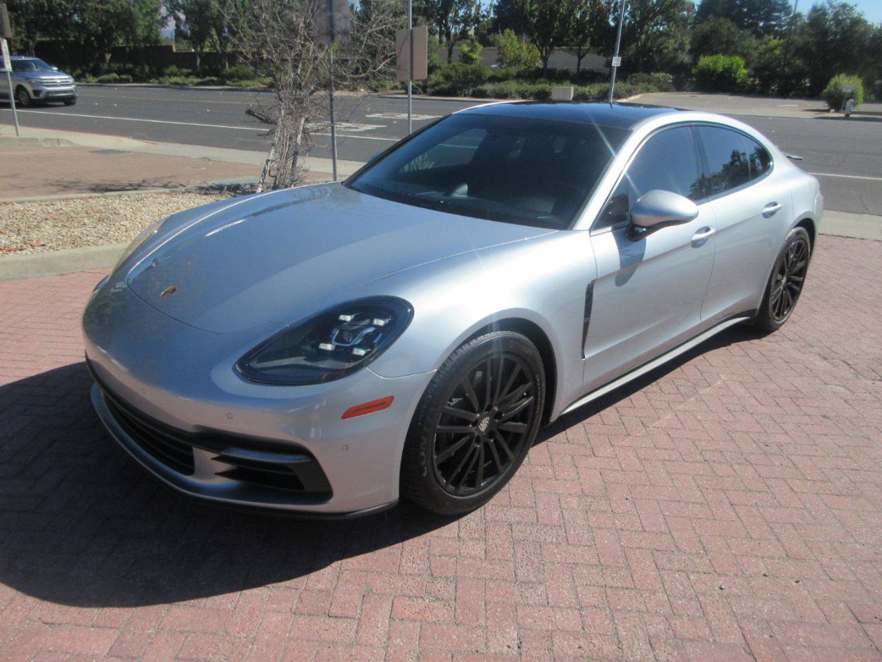 Used 2019 Porsche Panamera RWD image 1