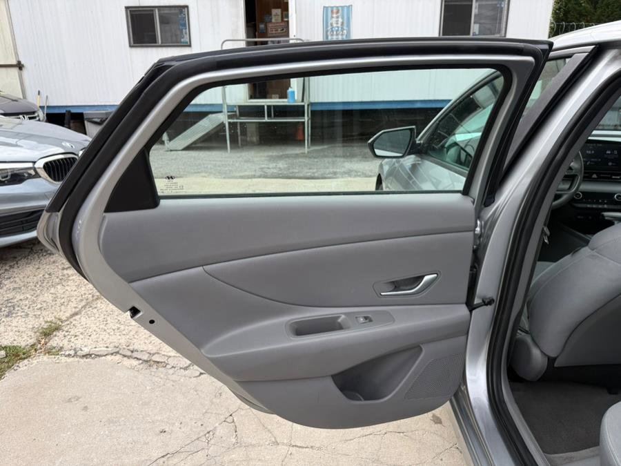 Used 2023 Hyundai Elantra SEL image 22