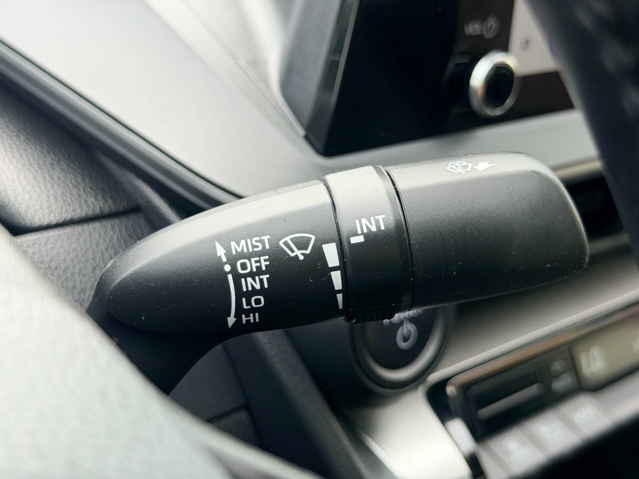 Used 2023 Toyota Prius LE FWD image 30