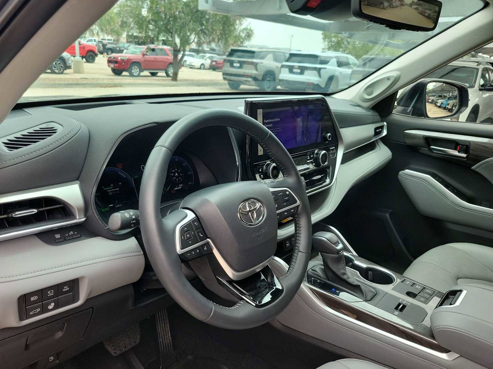 Used 2025 Toyota Highlander Platinum AWD/4WD image 10