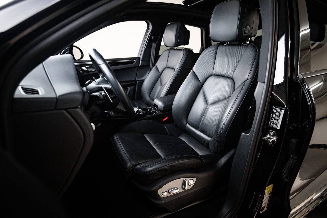 Certified 2023 Porsche Macan AWD/4WD image 5