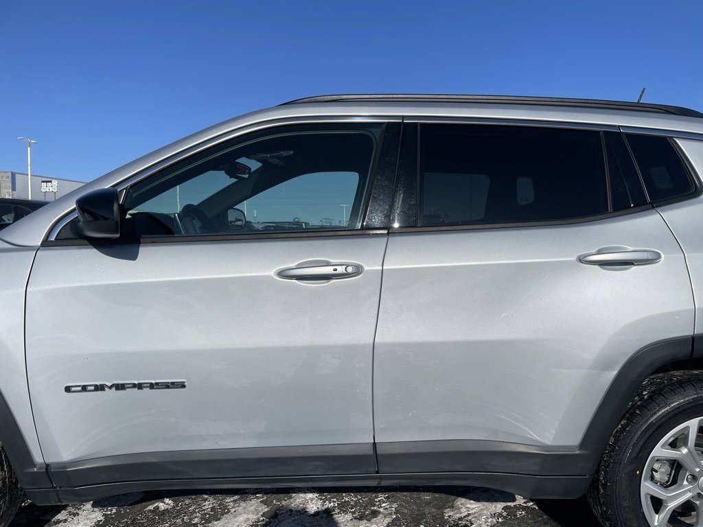 Used 2024 Jeep Compass Latitude image 33