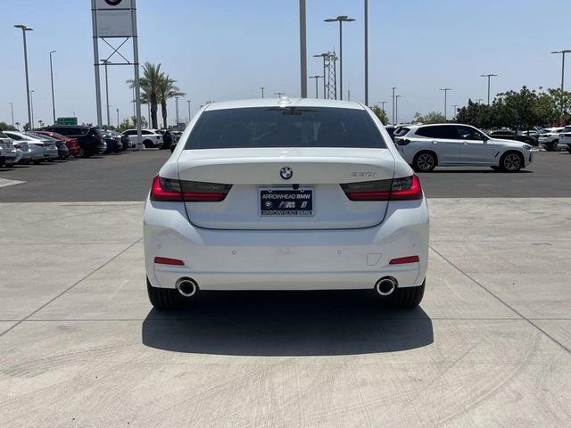 Used 2025 BMW 330i Sedan w/ Premium Package image 7
