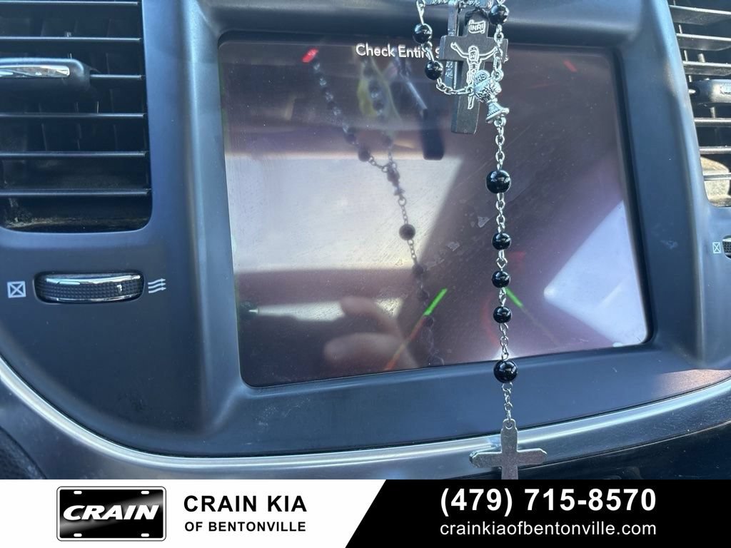 Used 2017 Chrysler 300 C RWD image 19