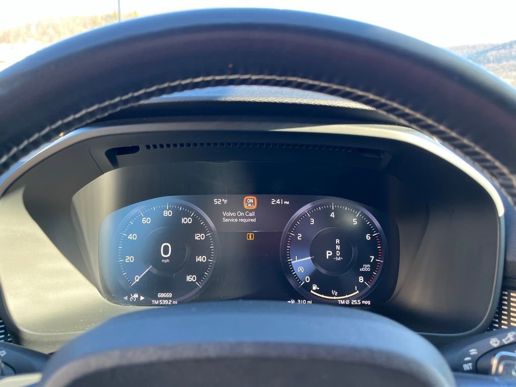Used 2019 Volvo XC40 T5 R-Design image 12