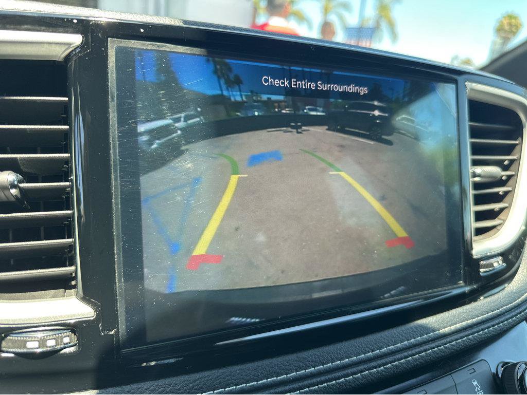 Used 2025 Chrysler Pacifica Select FWD image 6