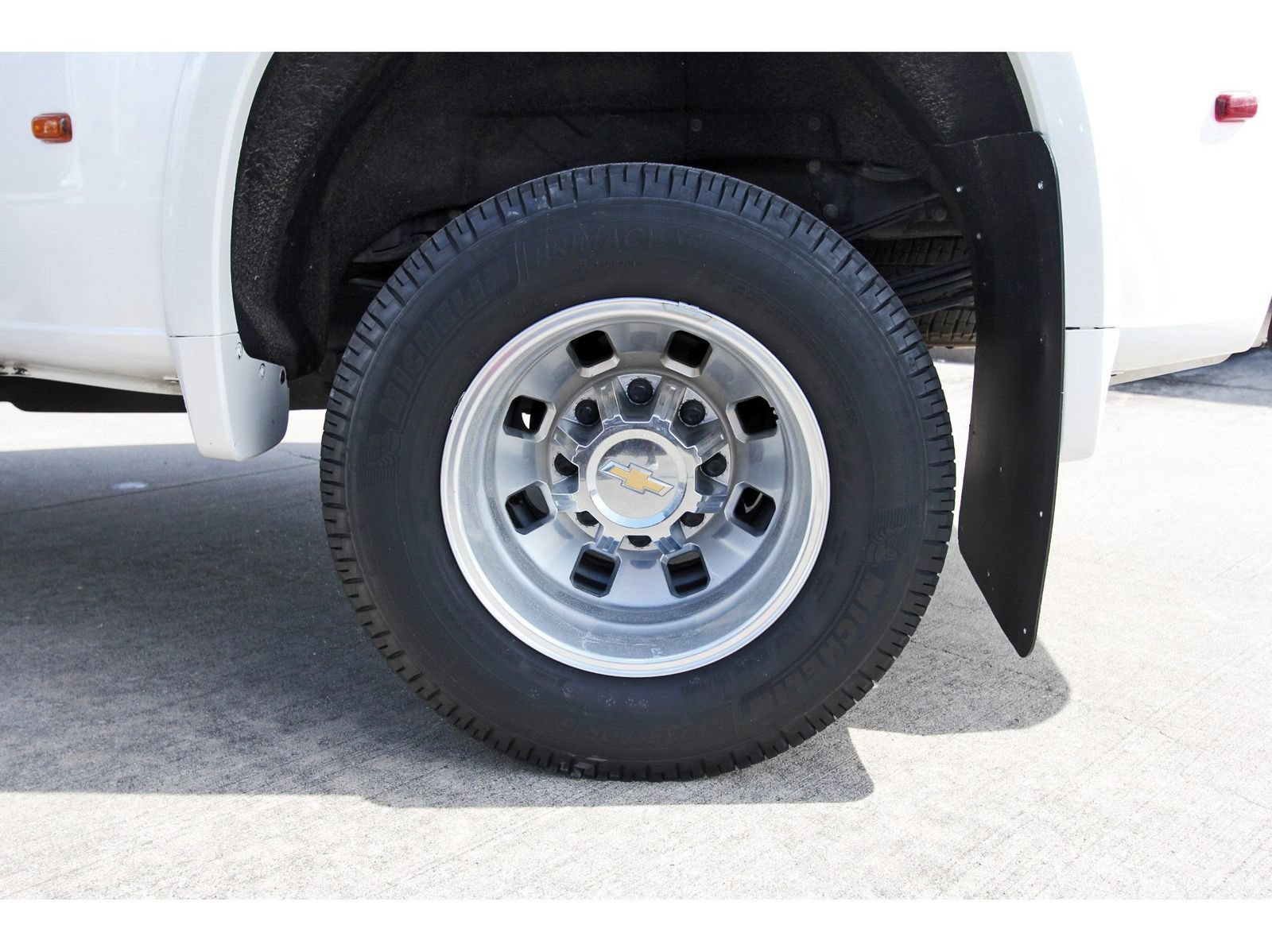 Used 2025 Chevrolet Silverado 3500 High Country w/ High Country Premium Package AWD/4WD image 31