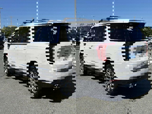 Used 2024 GMC Yukon XL Denali w/ Denali Reserve Package image 3