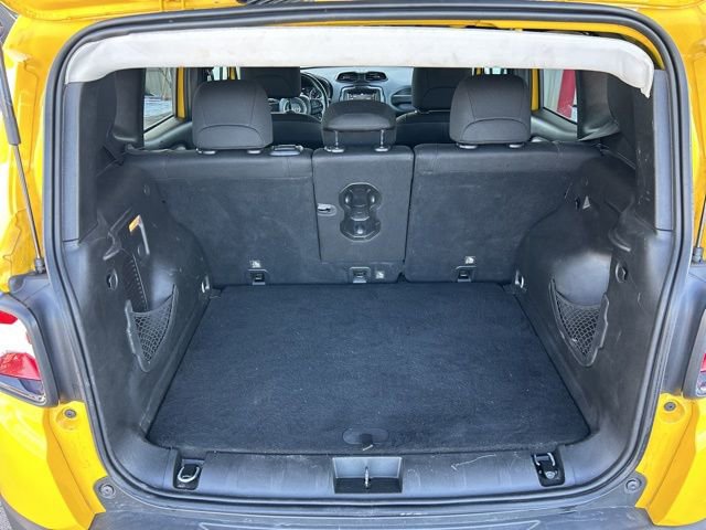 Used 2018 Jeep Renegade Altitude image 39