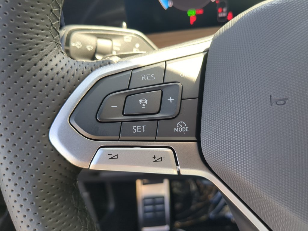 New 2027 Volkswagen Tiguan SEL R-Line AWD/4WD image 28