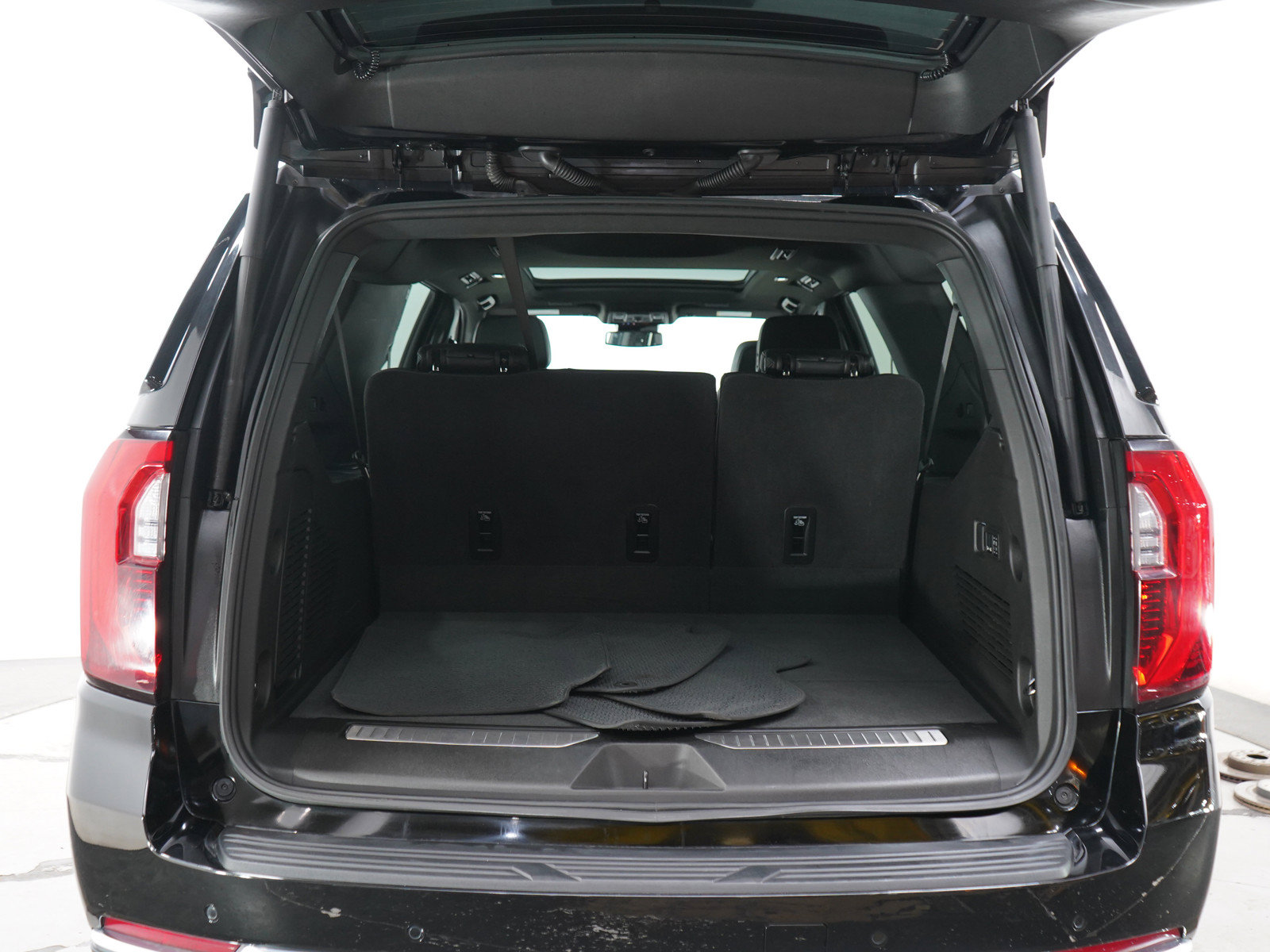 Used 2025 GMC Yukon XL Denali w/ Sun & Power Step Package AWD/4WD image 17