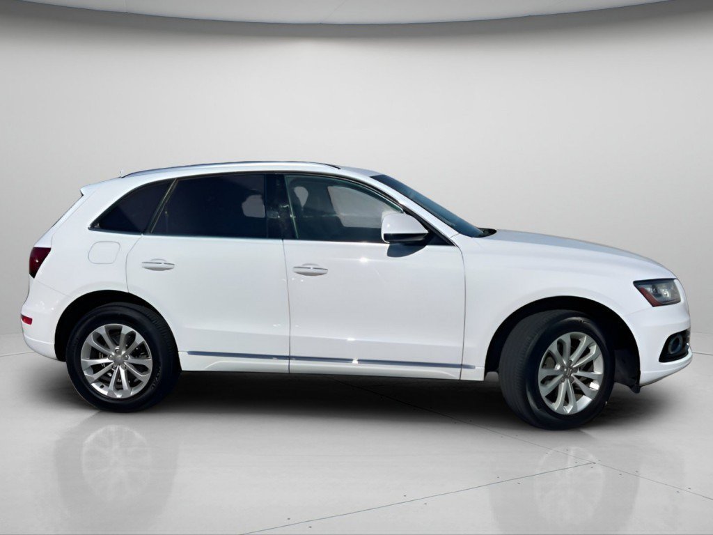 Used 2016 Audi Q5 2.0T Premium Plus w/ Technology Package AWD/4WD image 4
