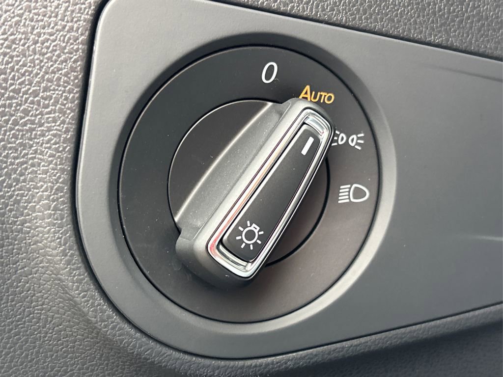 Used 2019 Volkswagen Tiguan SE w/ Panoramic Sunroof Package image 22