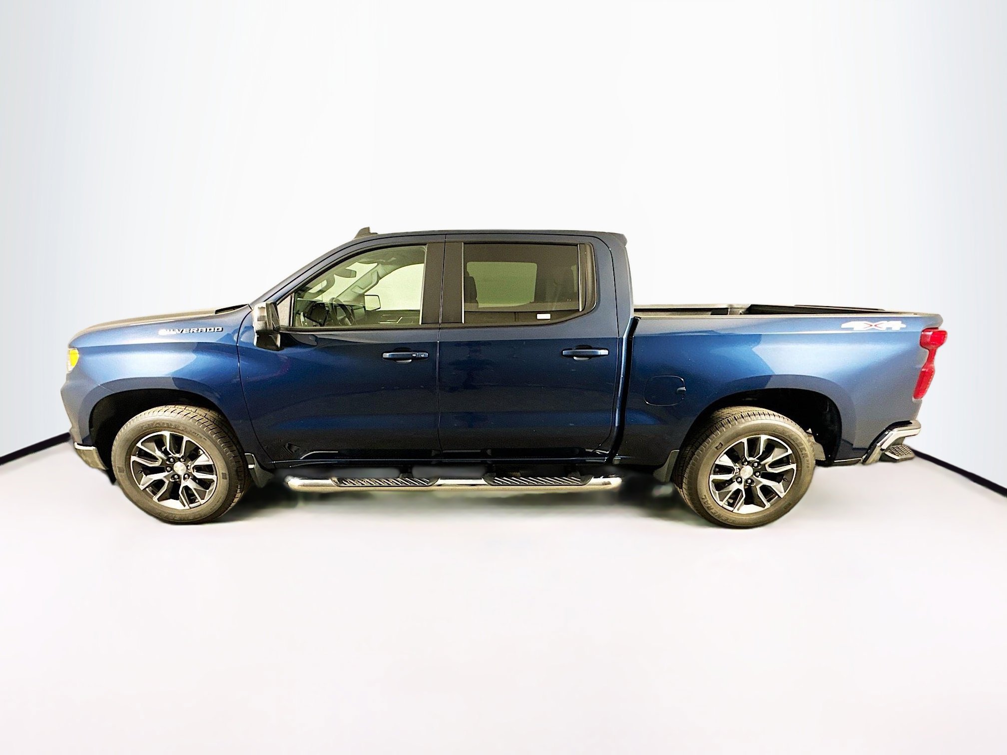 Used 2023 Chevrolet Silverado 1500 LT image 4