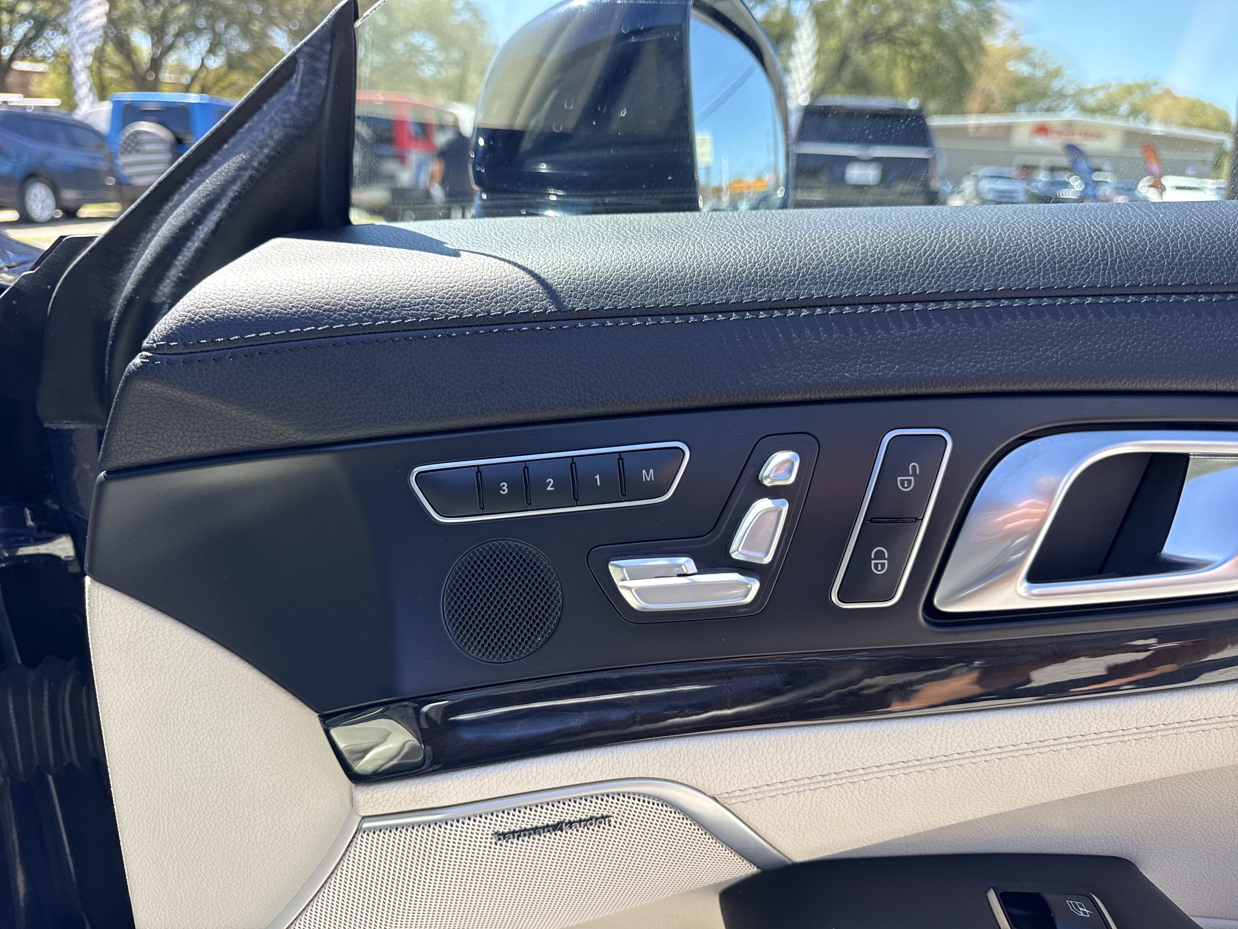 Used 2013 Mercedes-Benz SL 550 image 26