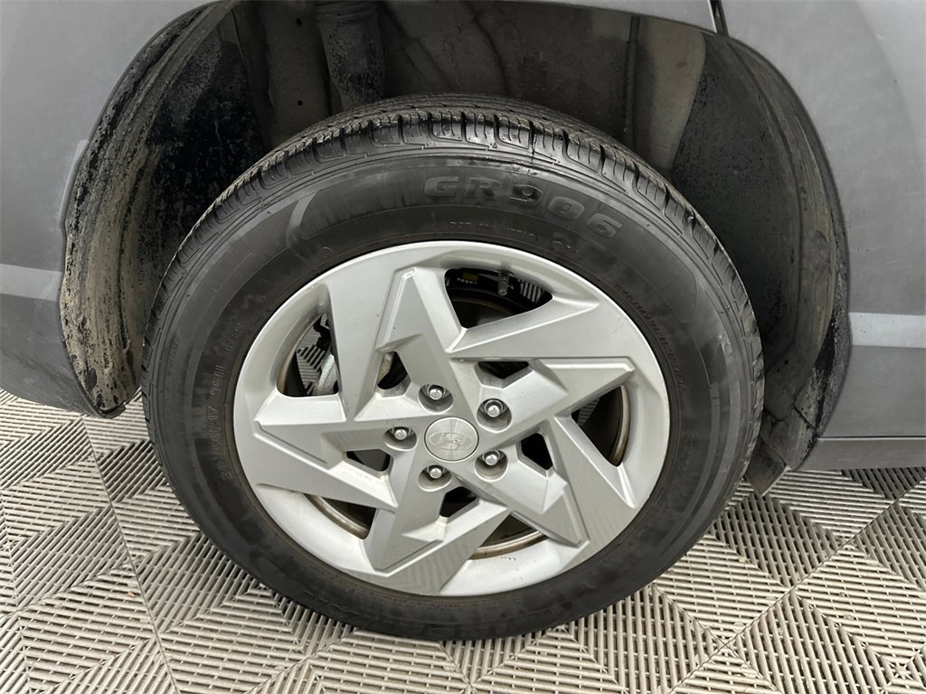 Used 2024 Hyundai Kona SE image 17