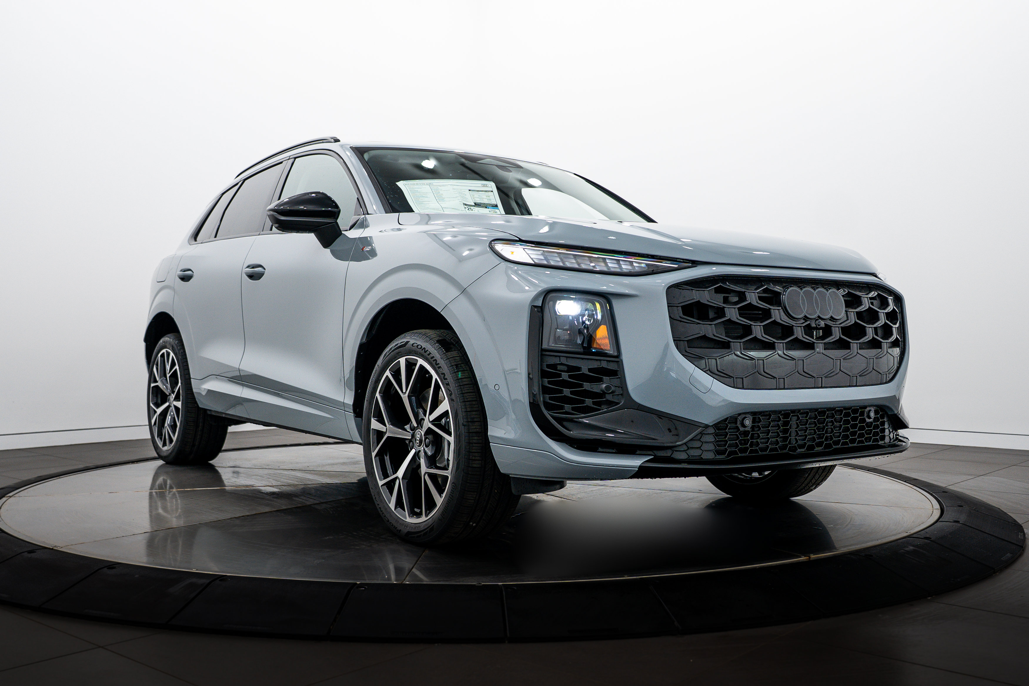 New 2026 Audi Q3 quattro 2.0T AWD/4WD image 1