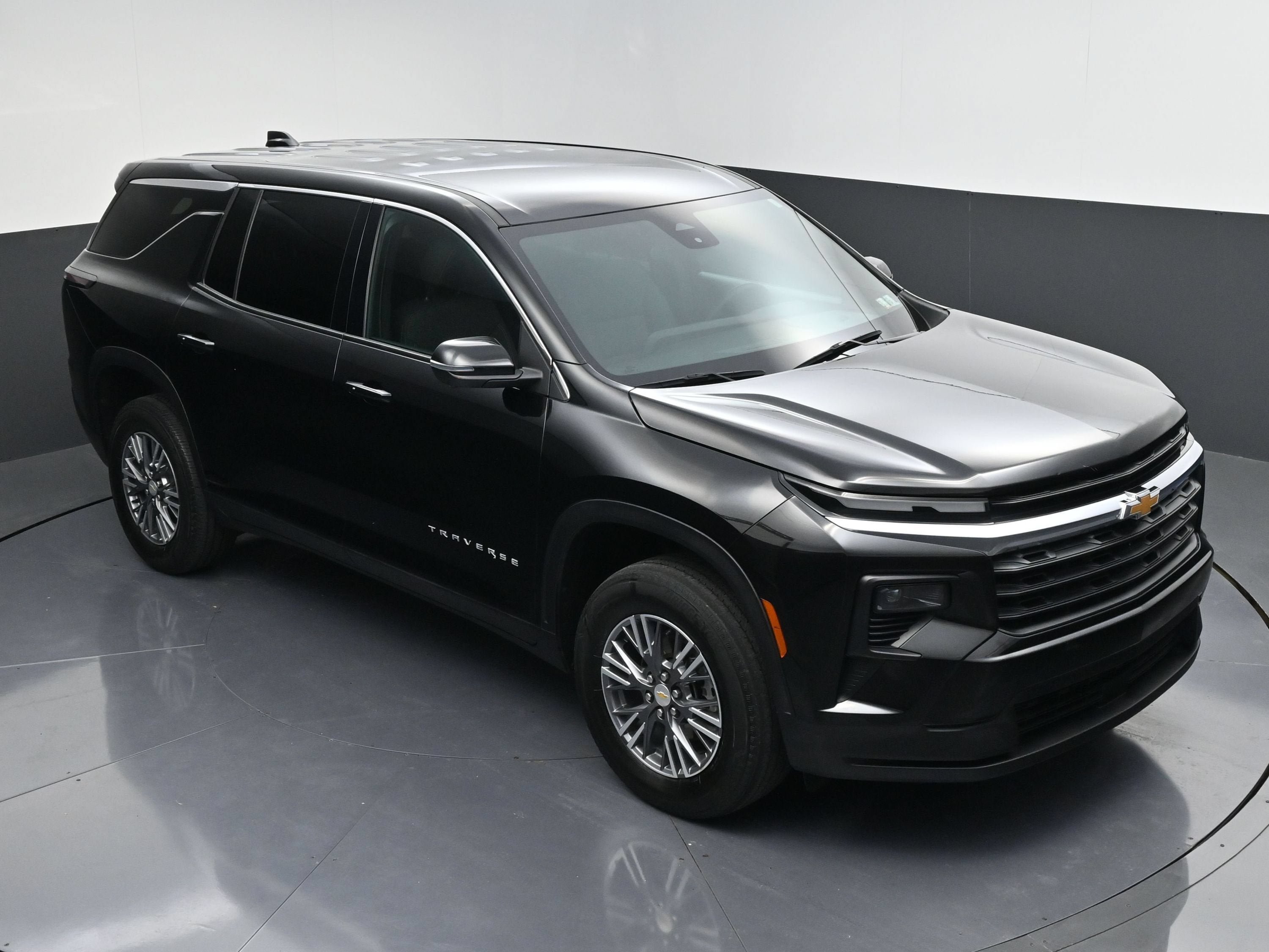 Certified 2024 Chevrolet Traverse LS FWD image 46