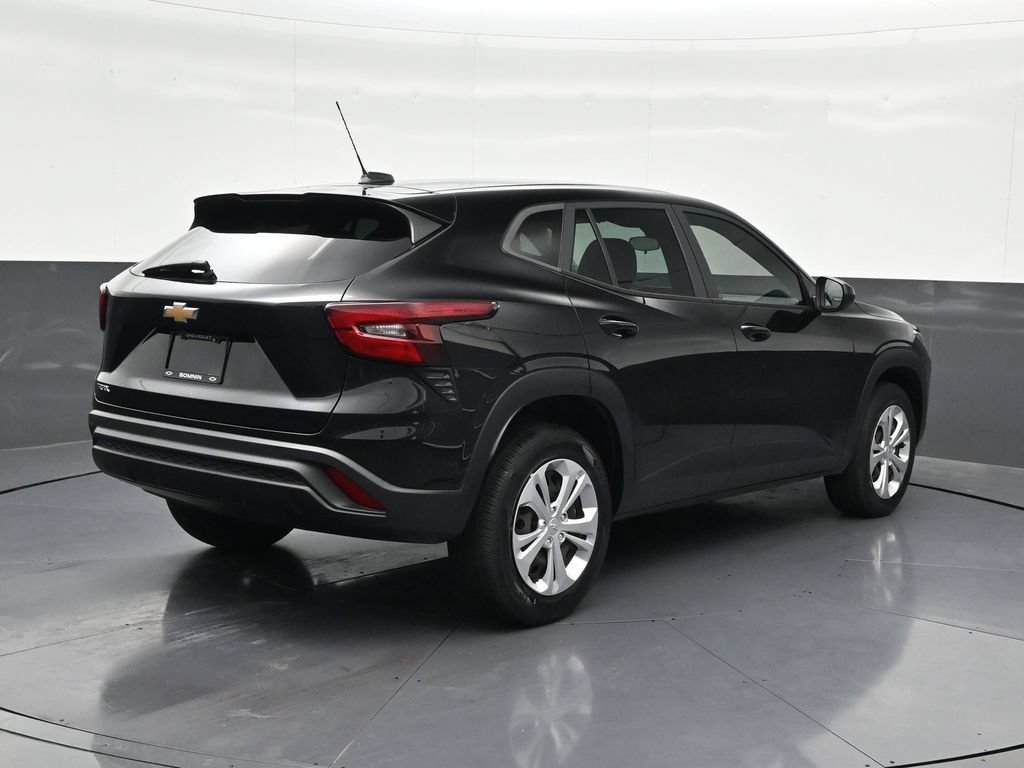 Used 2024 Chevrolet Trax LS FWD image 5