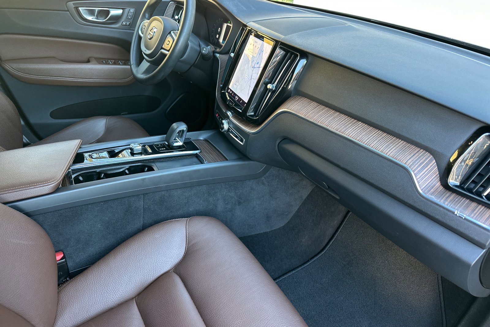 Certified 2022 Volvo XC60 B5 Momentum image 19