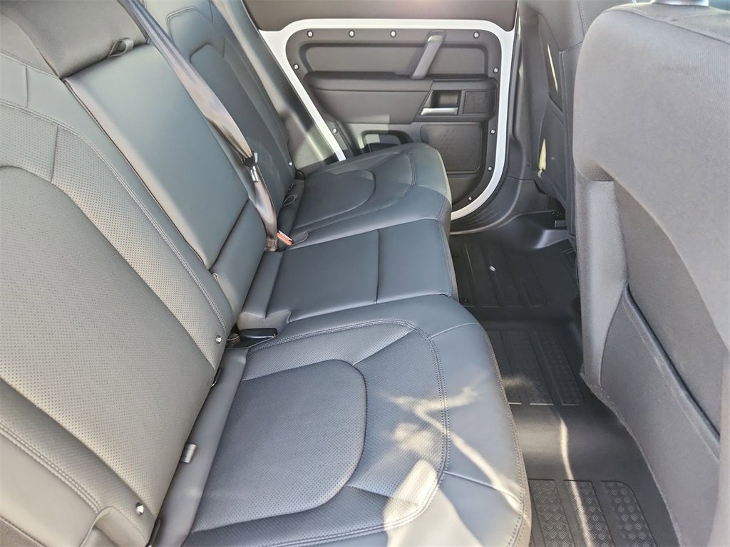 Used 2025 Land Rover Defender 110 S image 23