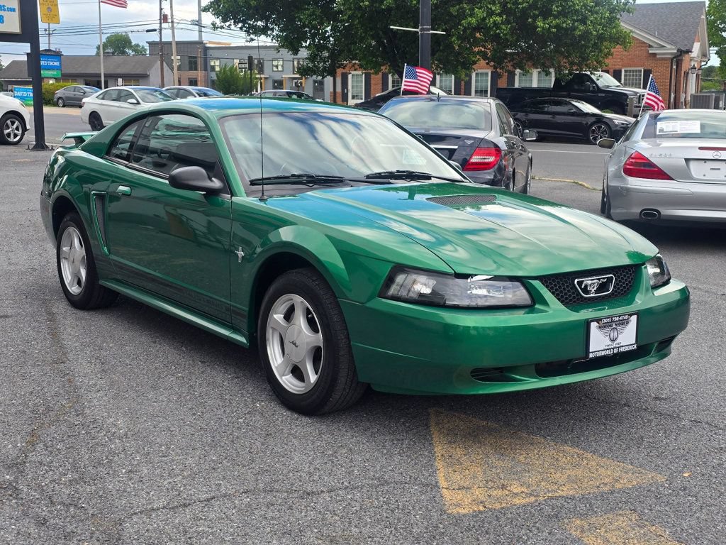 Used 2001 Ford Mustang Premium RWD image 3