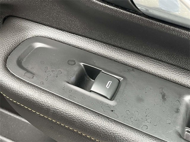 Used 2021 GMC Terrain SLT w/ Elevation Edition image 18