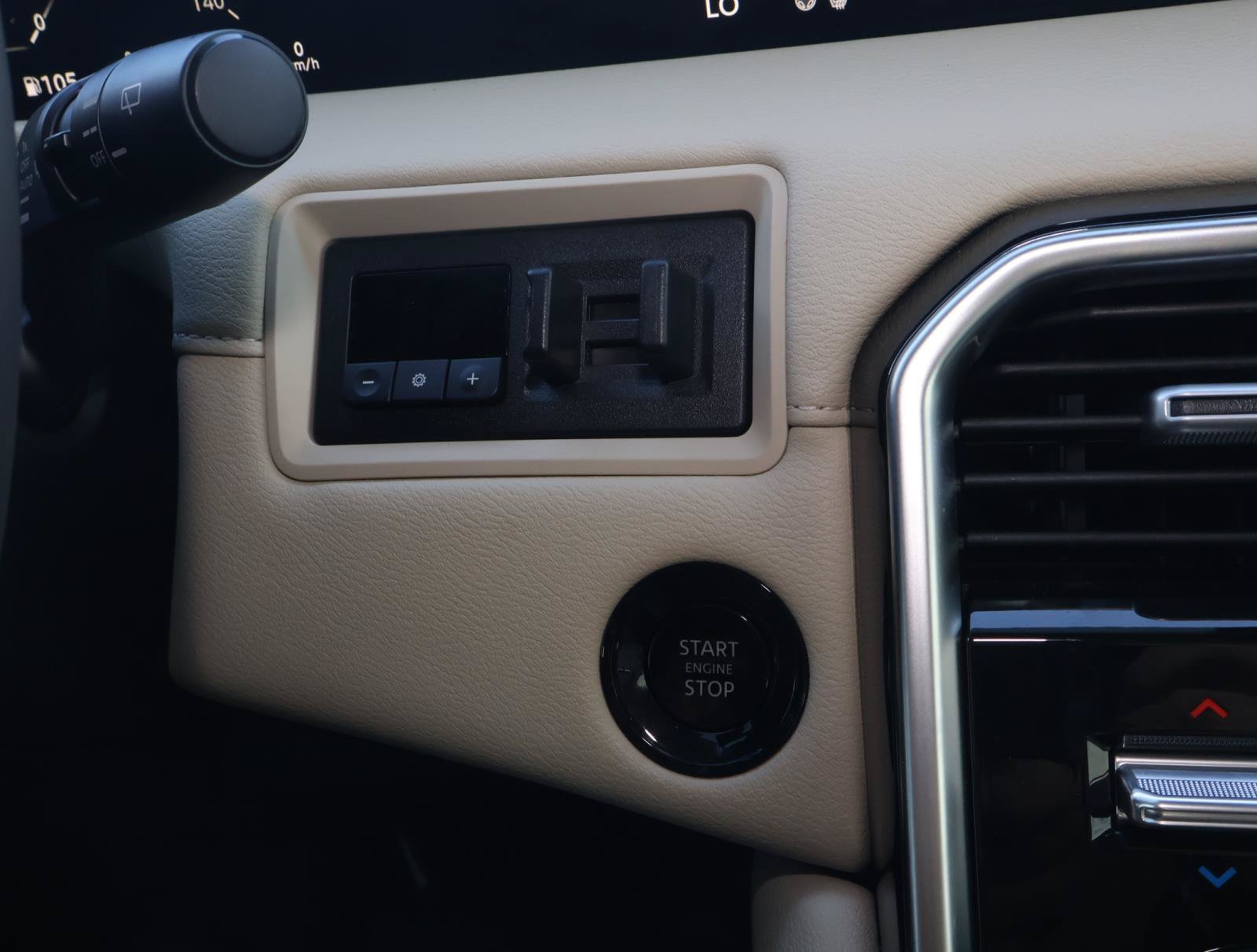 Used 2025 Nissan Armada Platinum Reserve RWD image 27