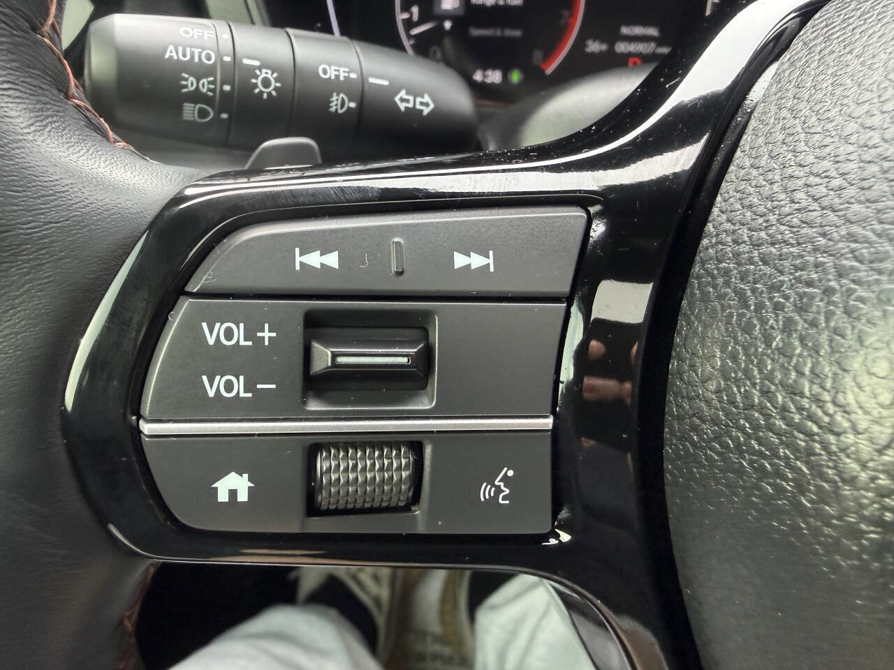 Used 2025 Honda Pilot TrailSport image 34