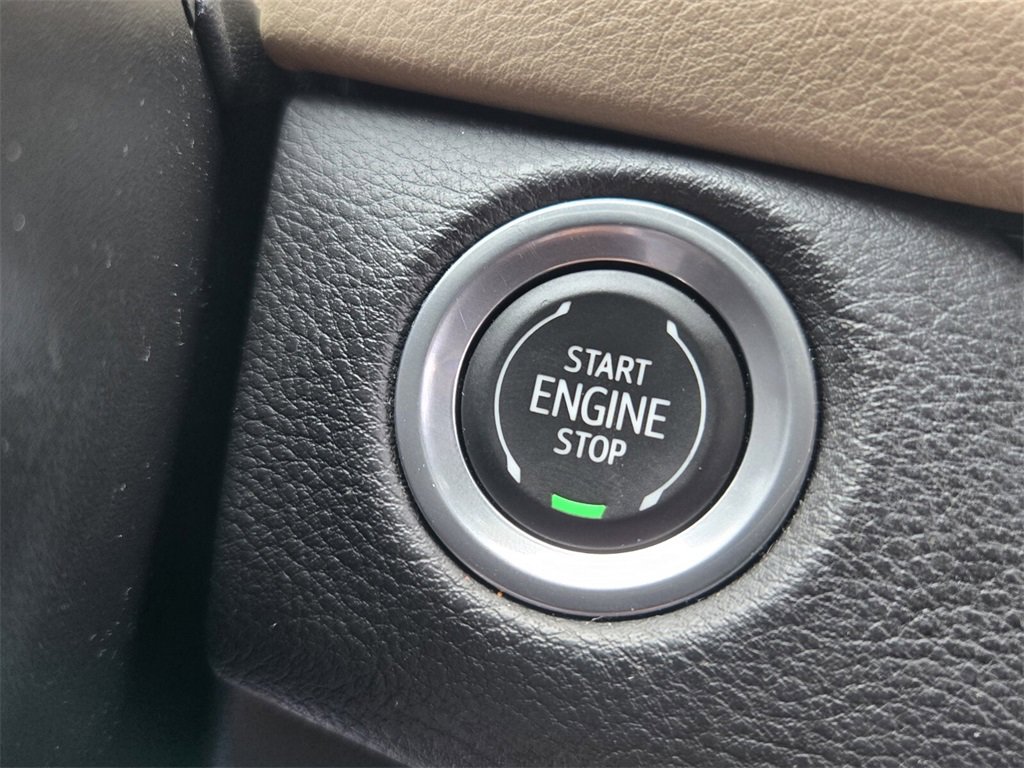 Used 2024 Cadillac XT4 Luxury w/ Cold Weather Package image 28