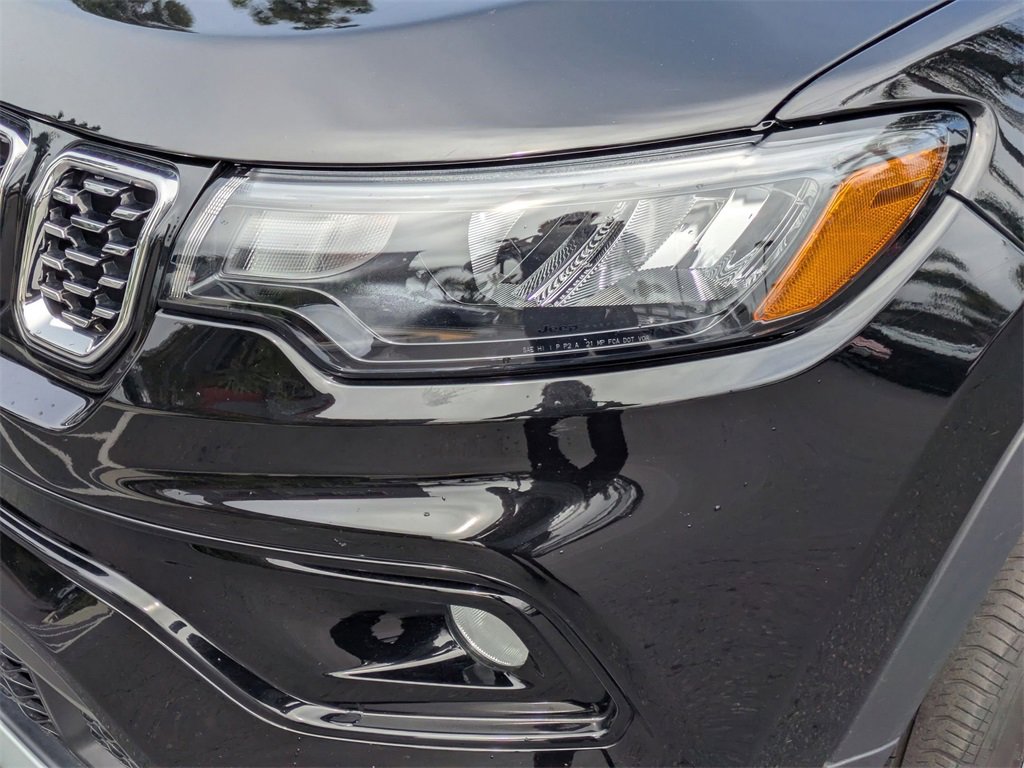 Used 2025 Jeep Compass Limited image 11