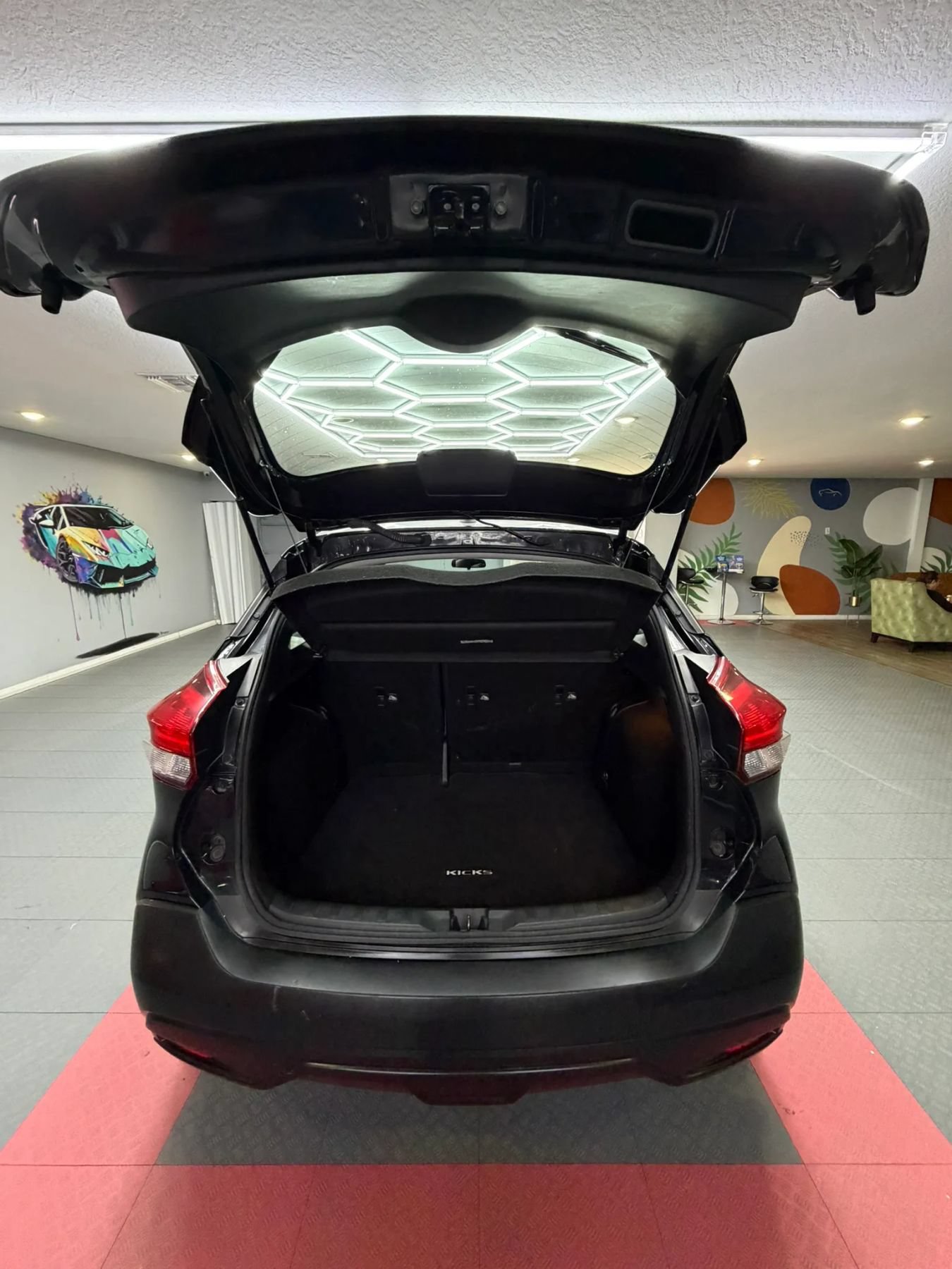 Used 2018 Nissan Kicks SV FWD image 25