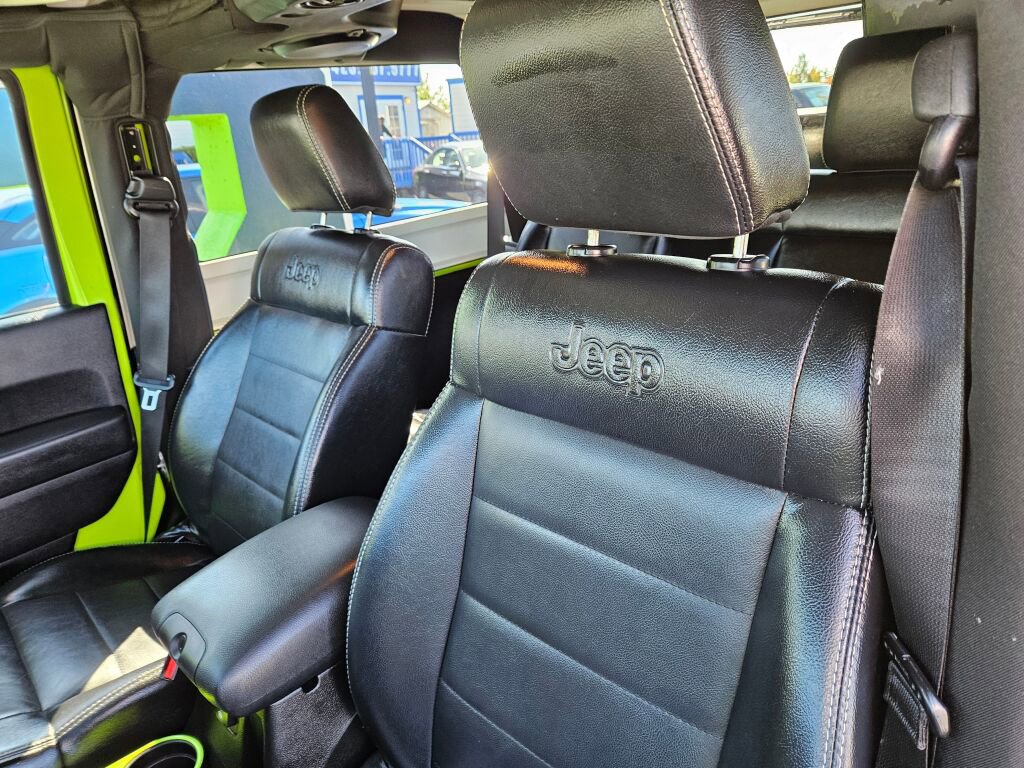 Used 2012 Jeep Wrangler Sahara w/ Connectivity Group AWD/4WD image 12