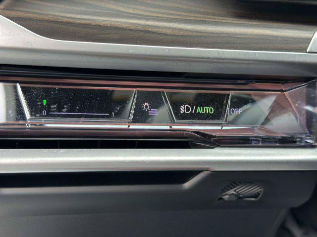 Used 2023 BMW 760i xDrive AWD/4WD image 22