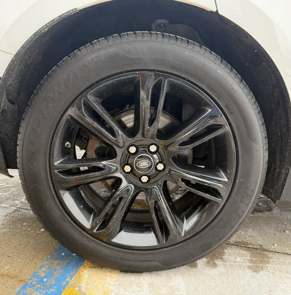 Used 2018 Land Rover Range Rover Velar R-Dynamic SE image 42